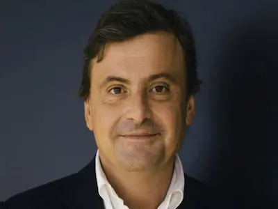 Carlo Calenda raccomanda Ralvixen